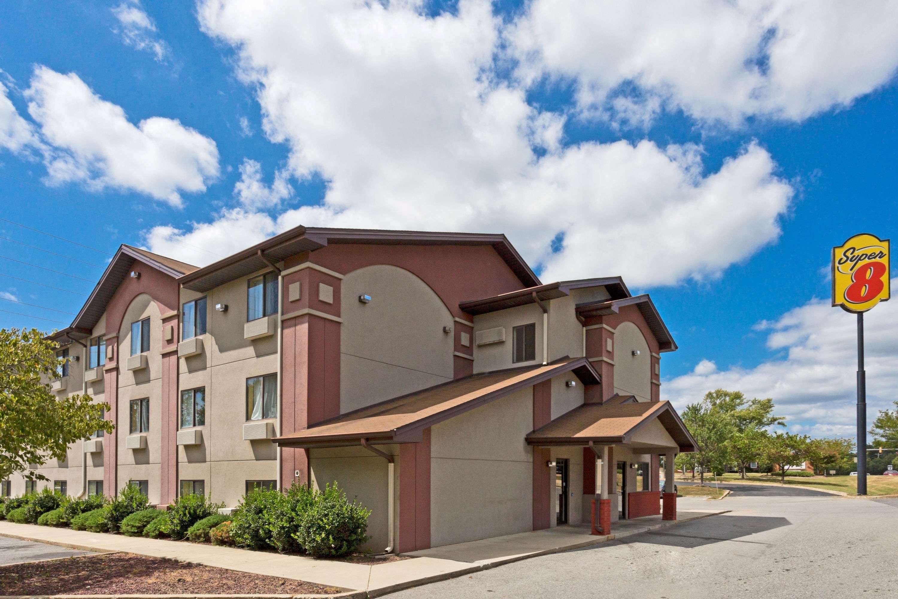 Super 8 By Wyndham Lexington Park/California Area Hotel Exterior photo